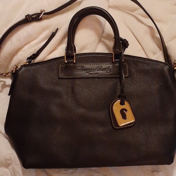 Dooney & Bourke Handbags - EUC DOONEY & BOURKE BLACK BAG